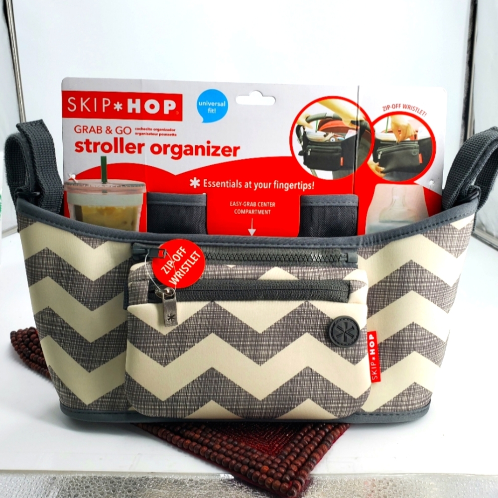 Baby Stroller Organizer By Skip Hop Chevron Grey and Cream Brand New (C23)**